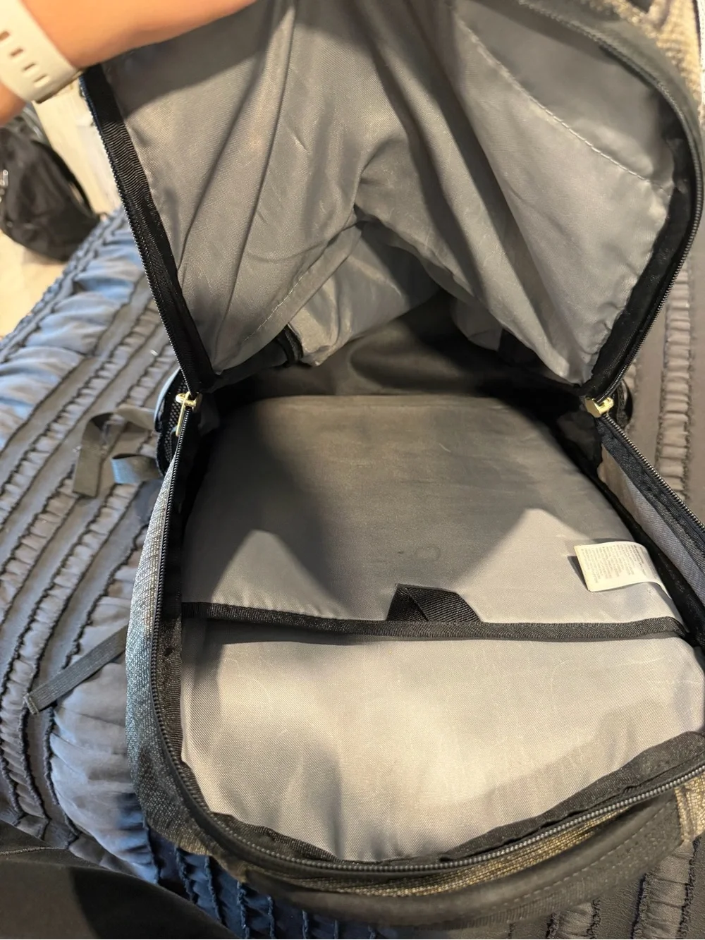 The North Face Jester Men's Backpack – Gray with Black/Gold Accents